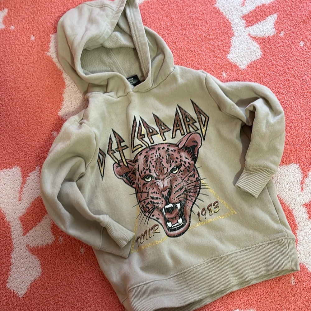 def leppard sweatshirt